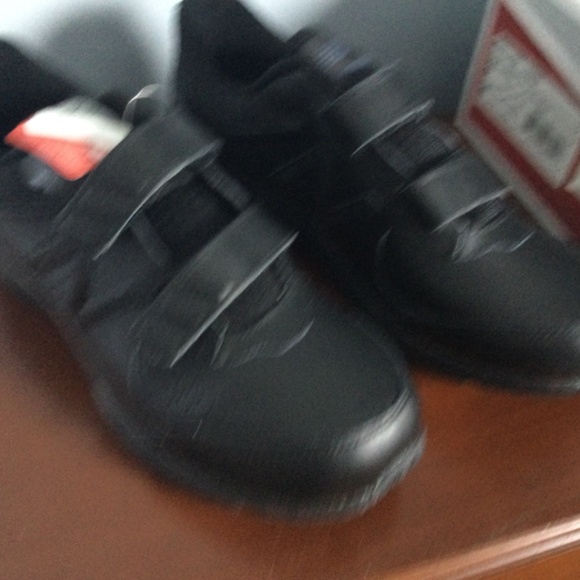 New Balance Men’s Leather Walking Shoes ..new in box main image 5